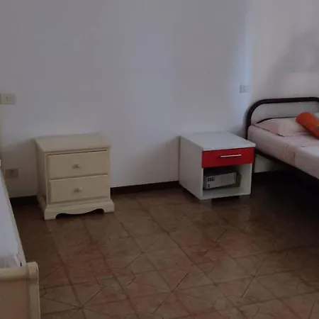Room In Condo - Double Room Via Liguria Pensión